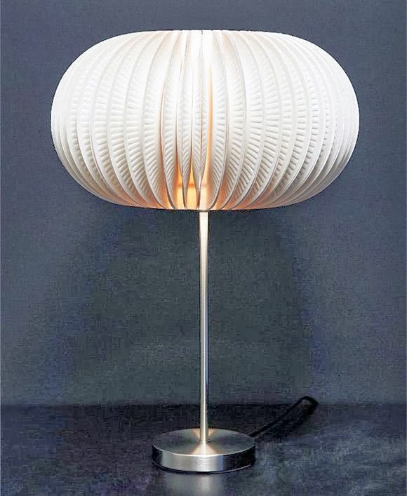 DIY d'une lampe design à base d'assiette en carton