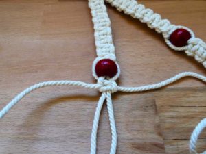 suspension pour plante en macramé et perles