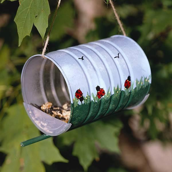 DIY fabriquer une mangeoire pour les oiseaux avec une conserve