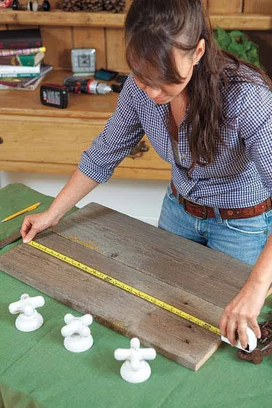 fabriquer un porte serviette avec de vieux robinets