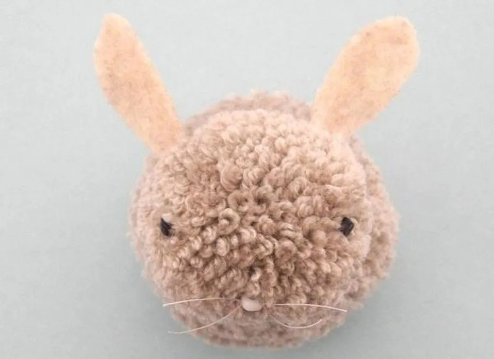 lapin en pompon trop mignon