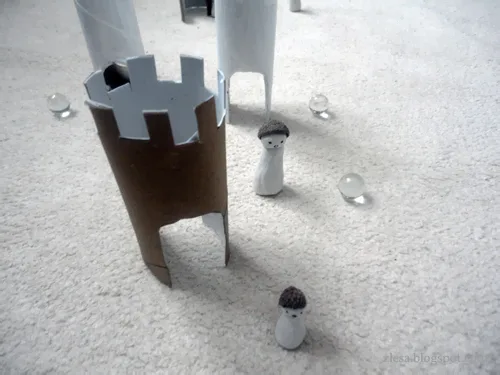 jeu de billes avec rouleaux de papier toilette