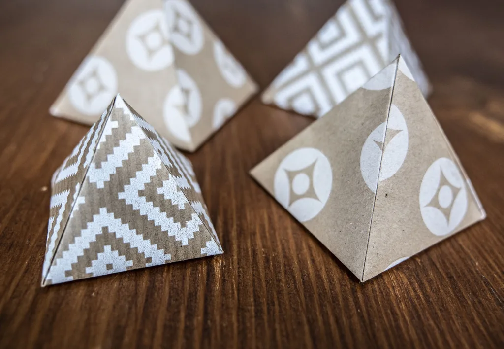 boite en papier pyramide