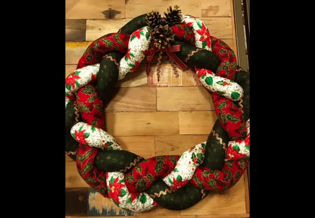 belle-couronne-de-Noël-en-tissu