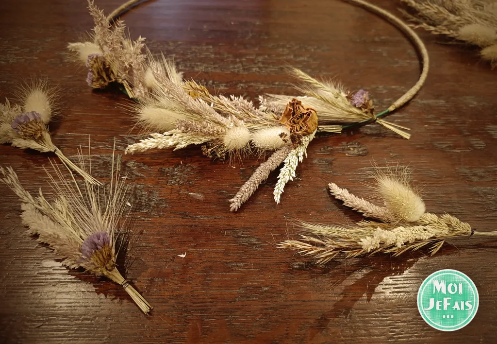 belle-couronne-de-noël-fleurs-séchées
