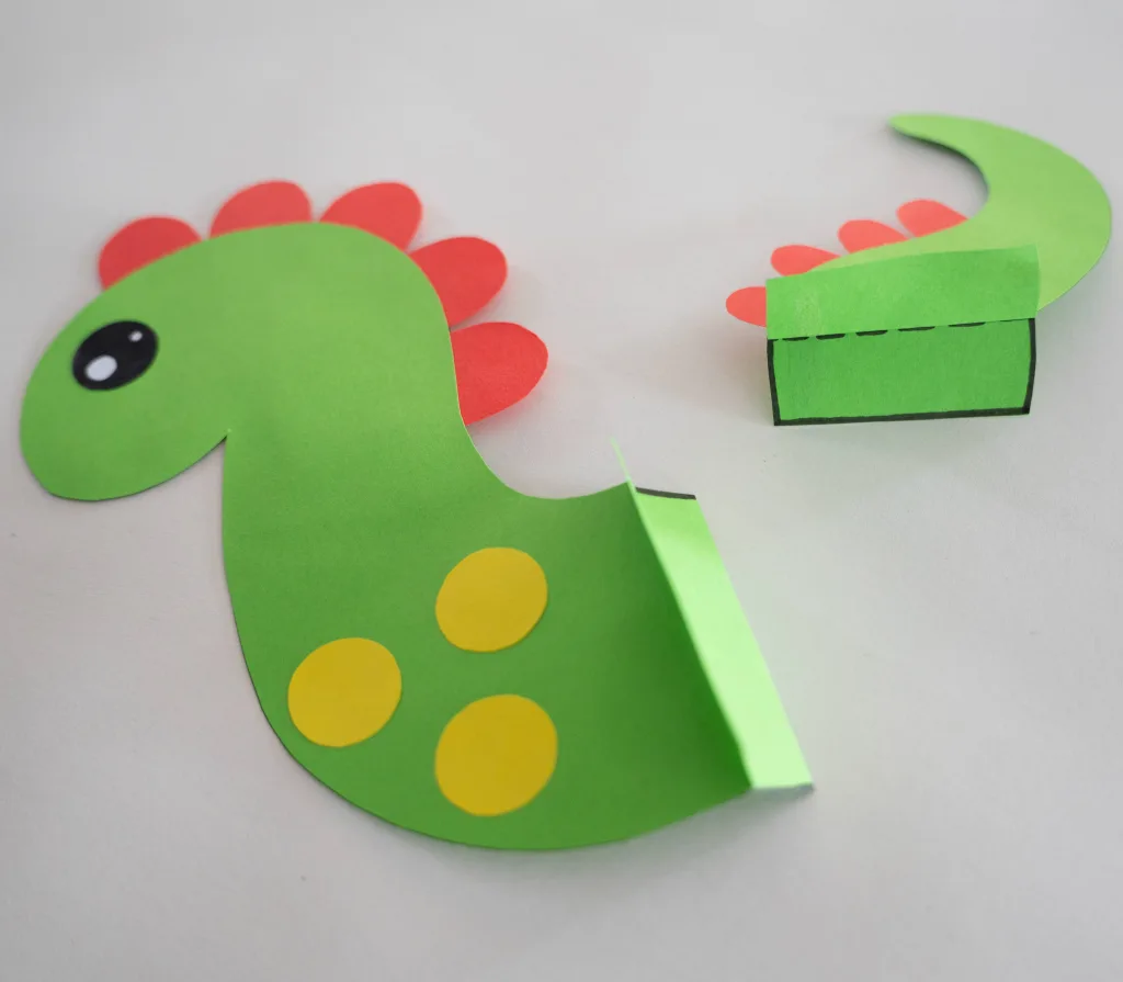 bricolage dinosaure rouleau de papier toilette
